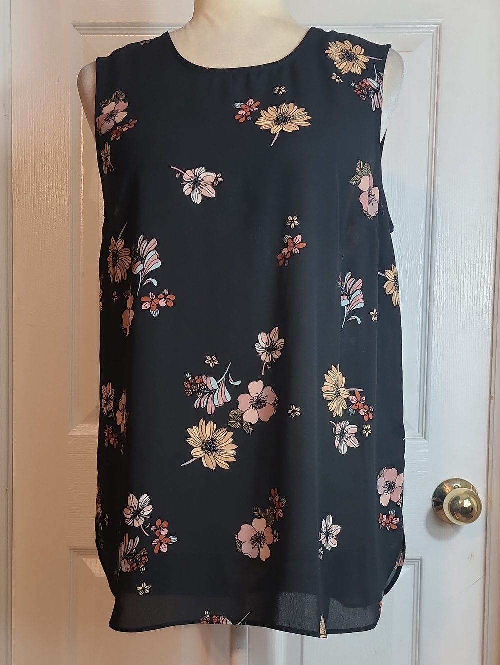 WhoWhatWear Sleeveless.Blouse
